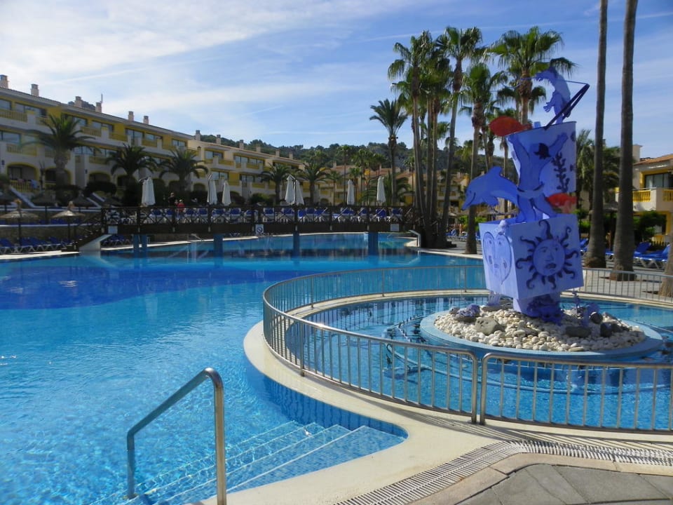 Pool Royal Son Bou Family Club
