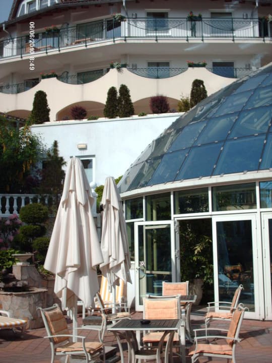 Liegen vorm Palmengarten Romantischer Winkel RoLigio® & Wellness Resort
