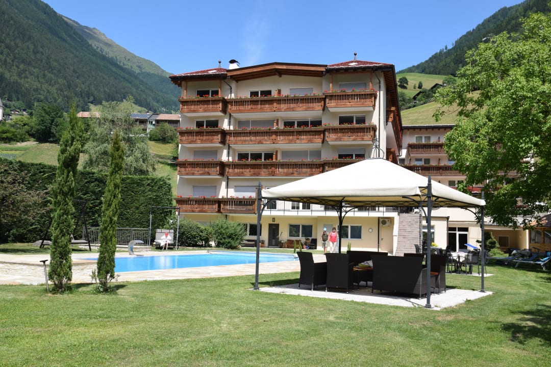 Hotelansicht vom Garten Hotel Wiesenhof Garden Resort