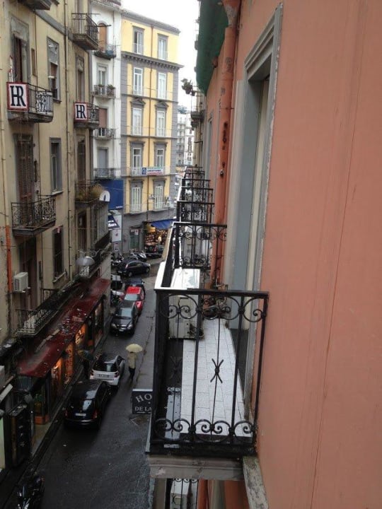 Вид с балкона номера Hotel Bella Napoli