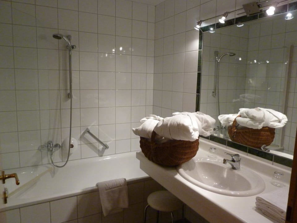 Bad mit Wellness-Korb Schlosshotel Fiss