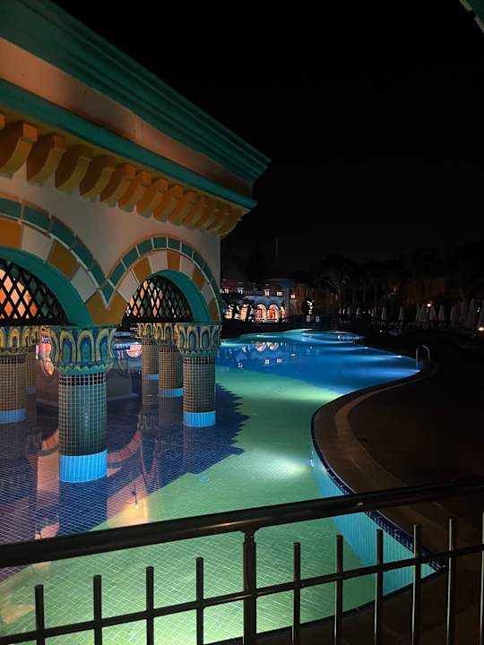 Pool Kamelya Aishen Club