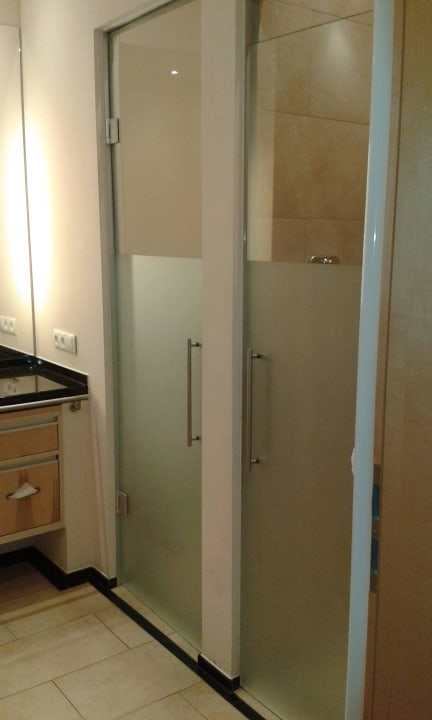 Unser Bad mit getrenntem WC & Regenwalddusche Berghotel Rehlegg