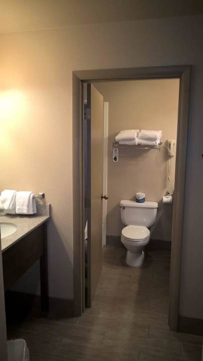 Blick ins Badezimmer vom Zimmer aus Best Western Hotel Sunset Motor Inn