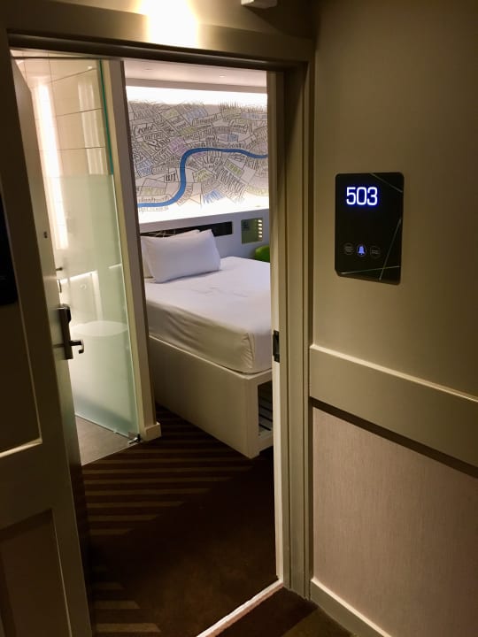 Zimmer hub by Premier Inn London Westminster Abbey