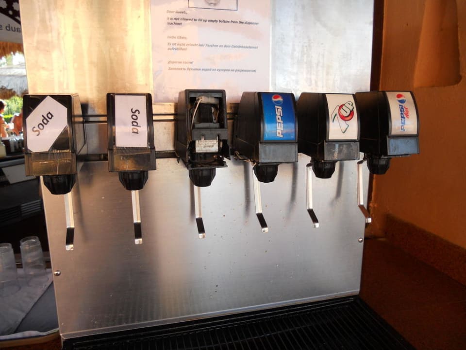 Einzigster Getränkespender am Pool Jaz Makadi Oasis Resort