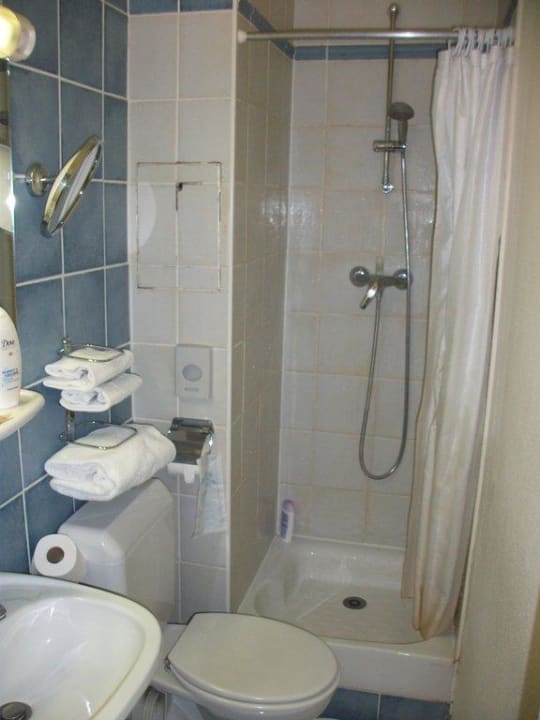 Vue globale de la salle de douche Hotel Campanile Paris 15 - Tour Eiffel