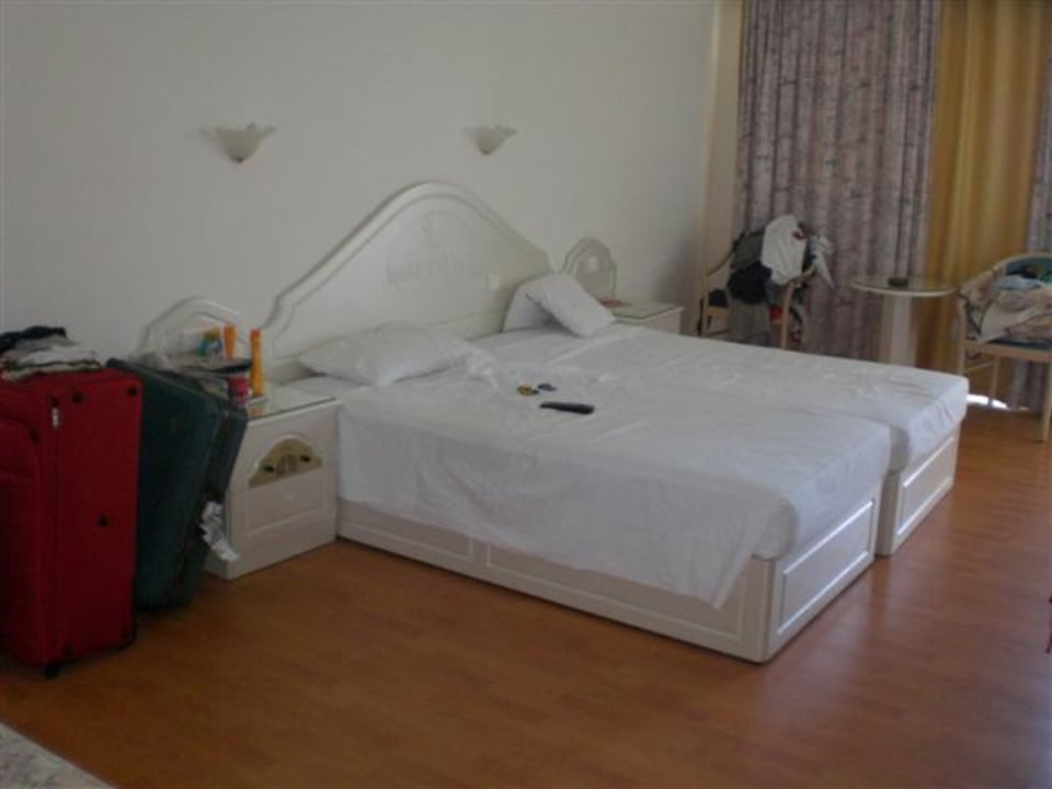 Blick vom Flur ins Zimmer! Hotel Kalithea Mare Palace