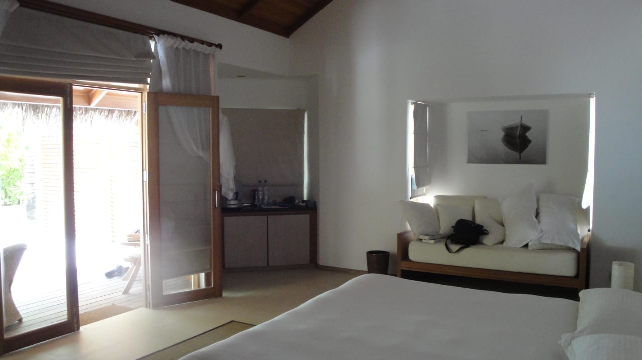 Schlafzimmer Outrigger Maldives Maafushivaru Resort