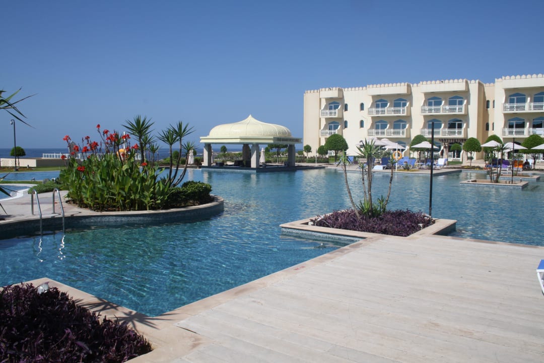 Ein shöner Pool Wyndham Garden Salalah Mirbat