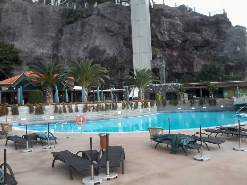 The Cliff Bay Pool auf der Sonnenterrasse Hotel The Cliff Bay (PortoBay)