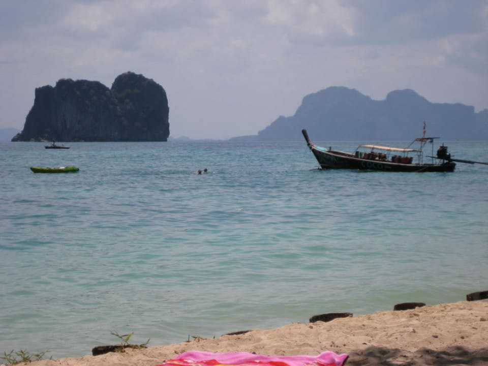 Der Strand bei Flut Hotel Thapwarin Resort