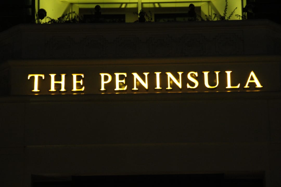 Leuchtschrift Hotel The Peninsula Bangkok
