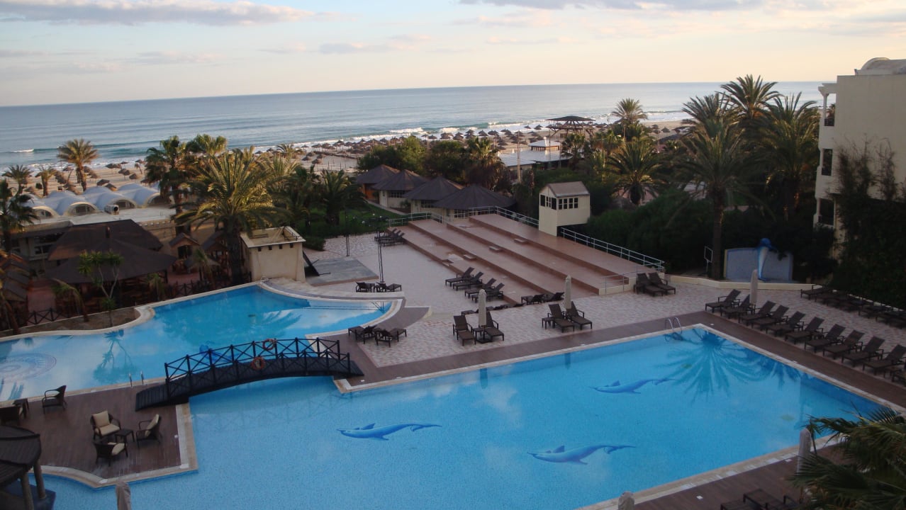 Blick auf die Poolanlage Hotel Paradis Palace