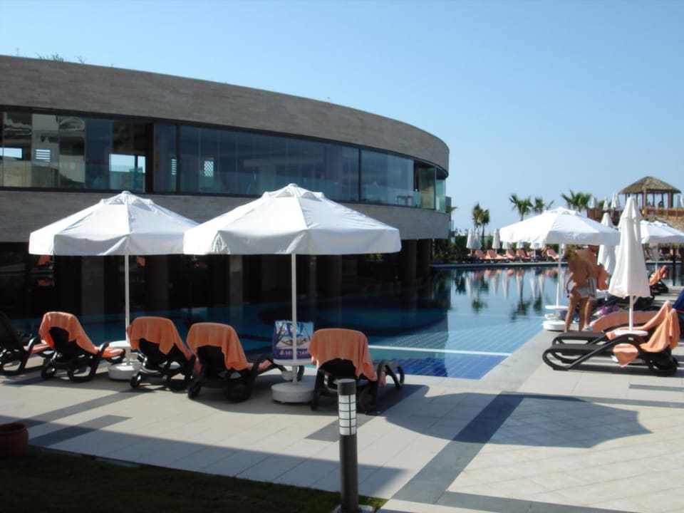 Widok na dyskotekę i restauracje a la carte Sherwood Dreams Resort