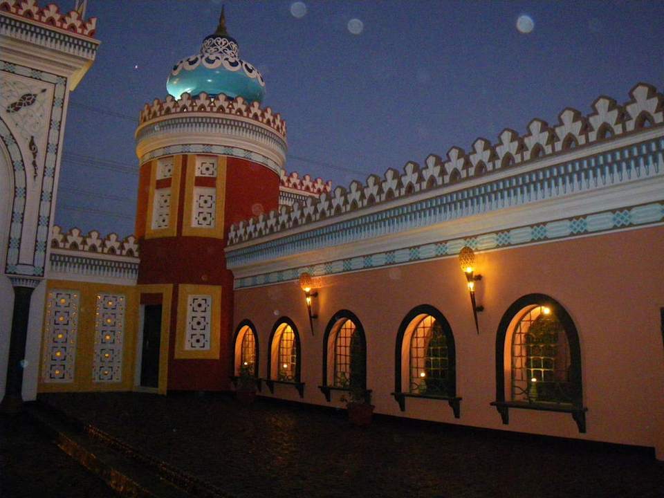 Und abends mit Beleuchtung Pickalbatros Alf Leila Wa Leila Resort - Neverland Hurghada