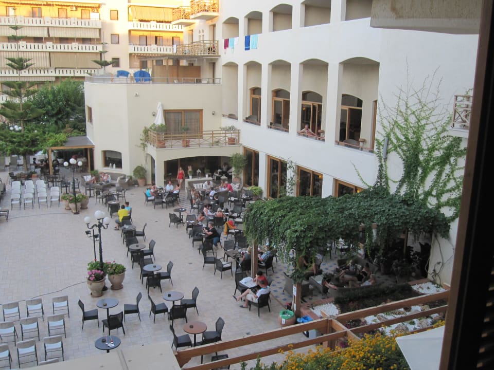 Innenhofbereich Hotel Theartemis Palace