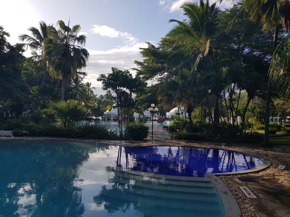 Pool Hotel Southern Palms Beach Resort