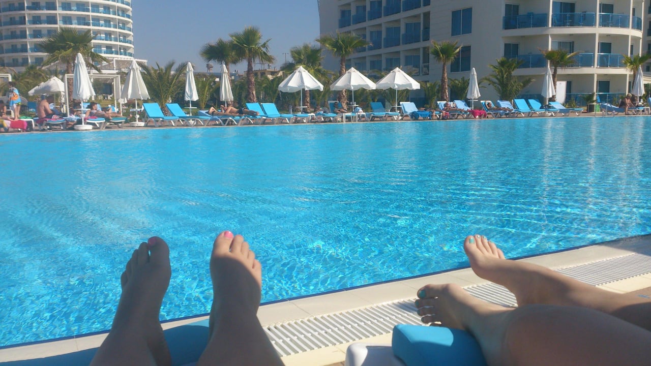 Pool mit Haupt- und Nebengebäude Sultan of Dreams Hotel & Spa