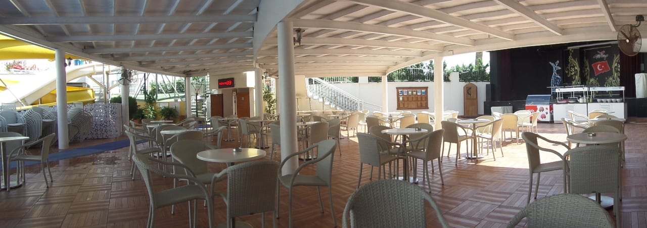 Poolbar mit Sonnendach Dream World Resort & Spa