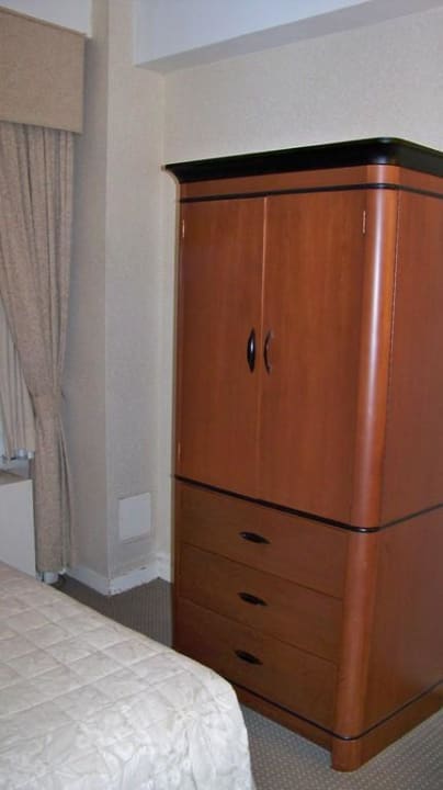 Fernsehschrank Hotel Edison