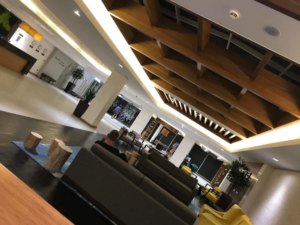 Lobby Hilton Garden Inn Ras Al Khaimah