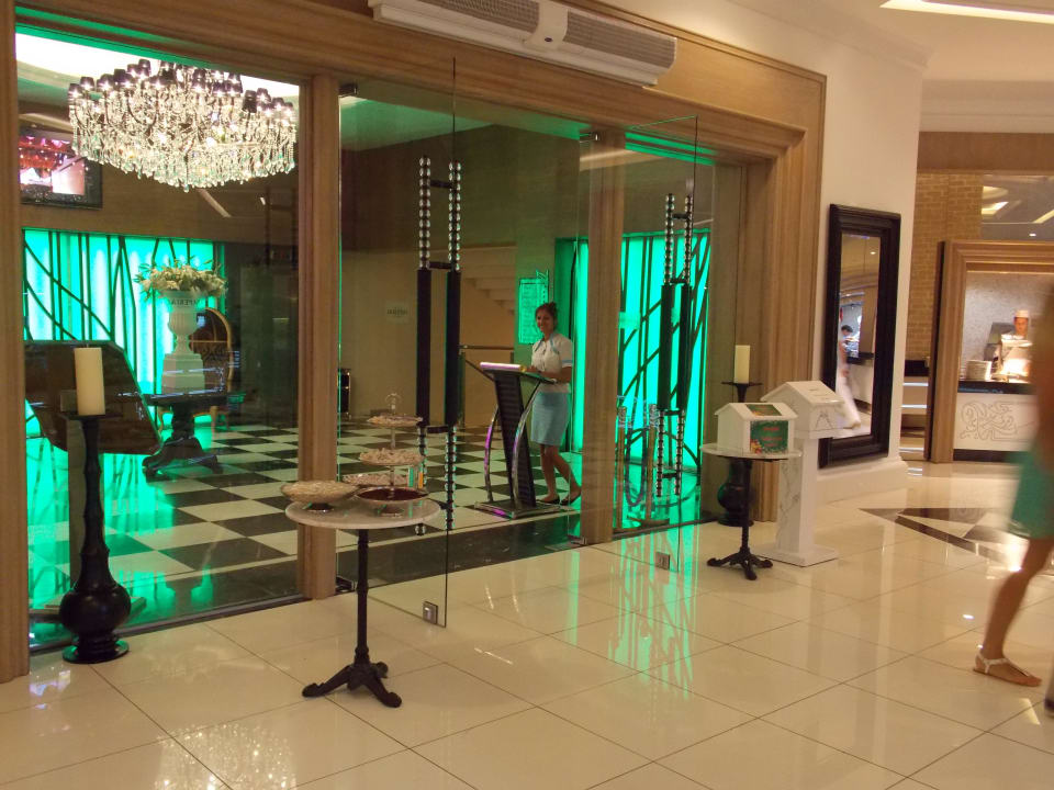 Eingang Hauptrestaurant Hotel Delphin Imperial