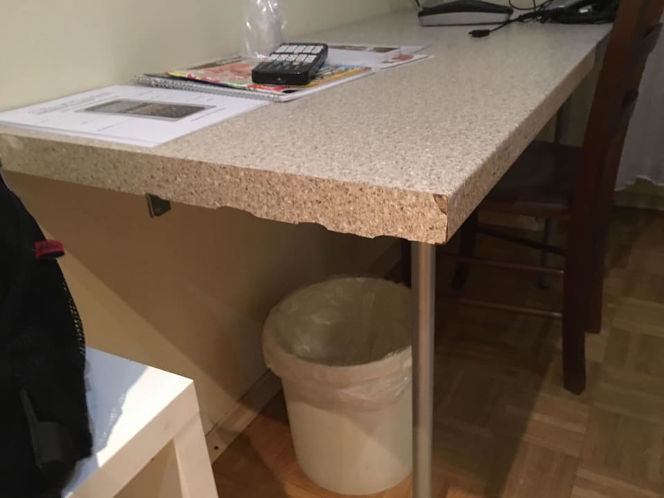 Kaputter Tisch City Hotel Mannheim