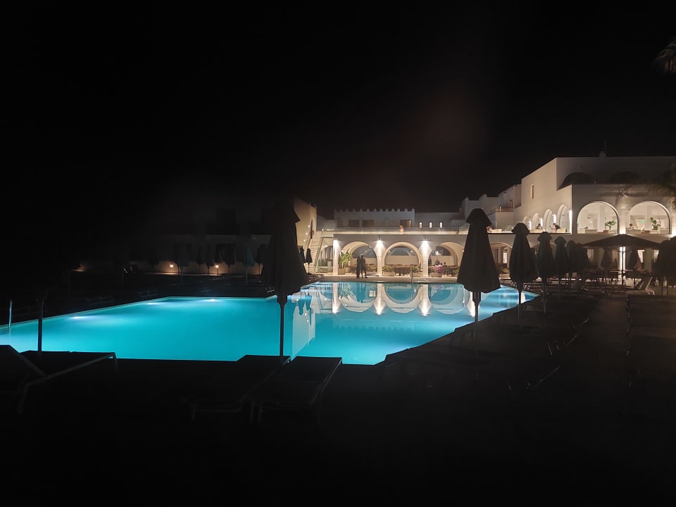Pool Blue Sea Island