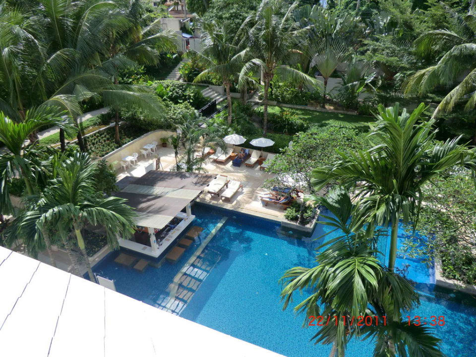 Poolblick vom Dach Horizon Karon Beach Resort & Spa
