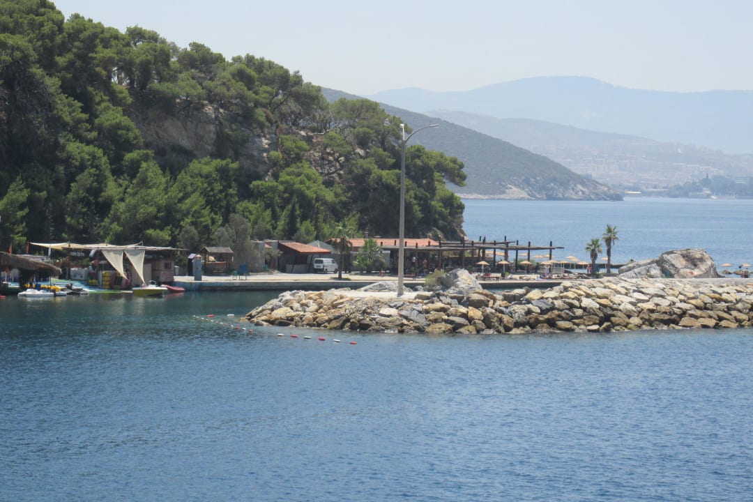 Zatoka obok plaży Hotel Pine Bay Holiday Resort