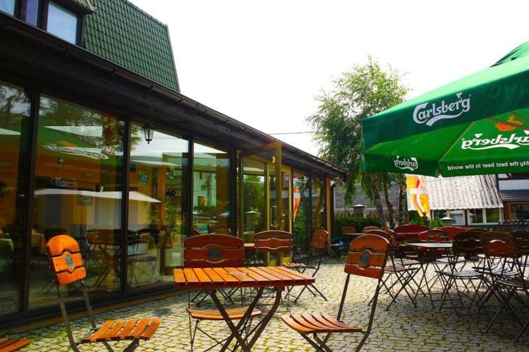 Taras przy restauracji Ośrodek Rehabilitacyjno-Wypoczynkowy Gawra