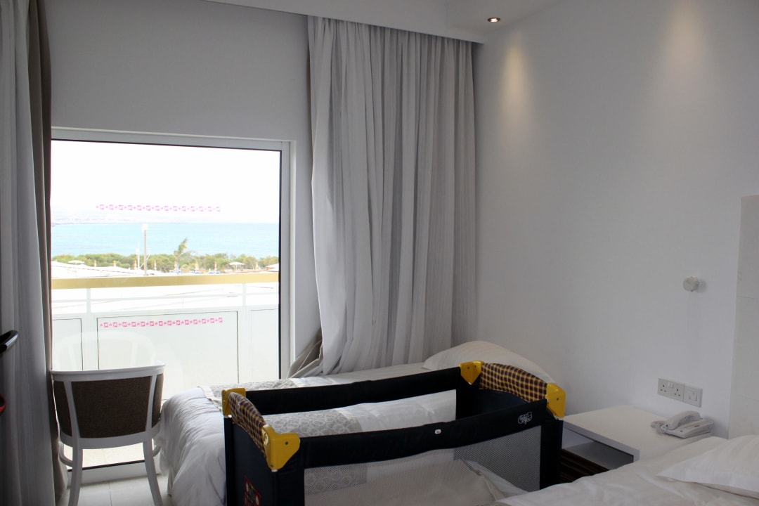 Der neue Look 2012  Asterias Beach