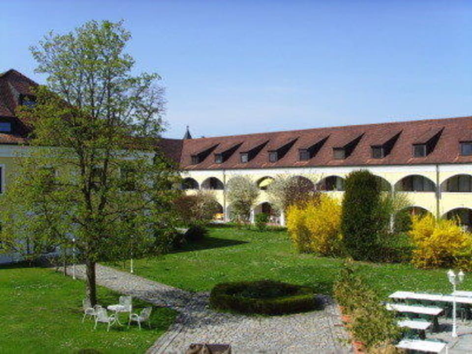 Schloss Kirchham Gartenansicht Schloss Kirchham Appartement- & Wellnessanlage