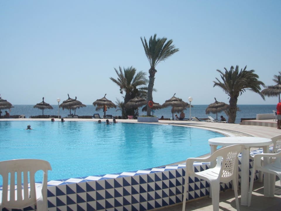 Von der Poolbar direkt am Meer Hotel El Mouradi Djerba Menzel