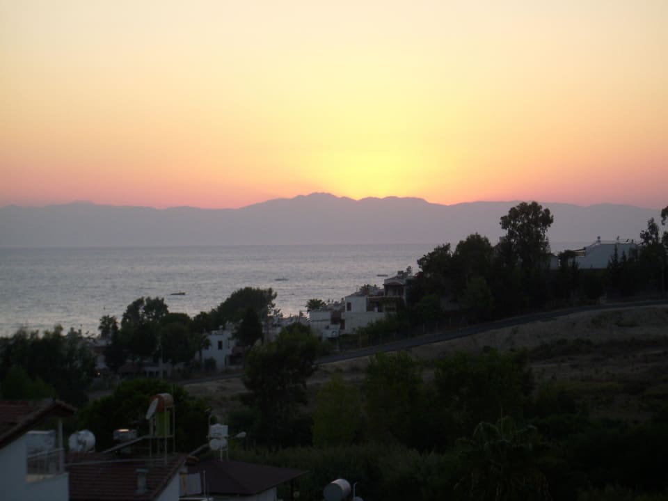 Sonnenuntergang vom Balkon Seaden Corolla Hotel