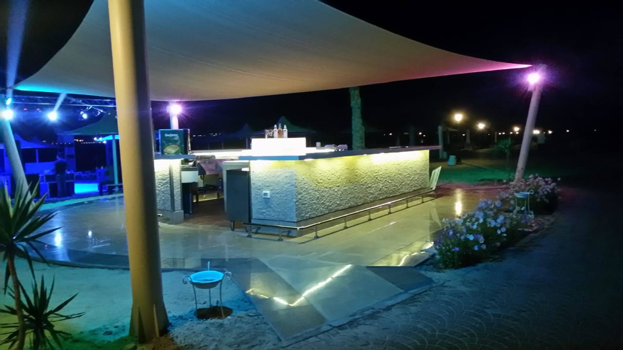 Strandbar am Abend Old Palace Resort Sahl Hasheesh