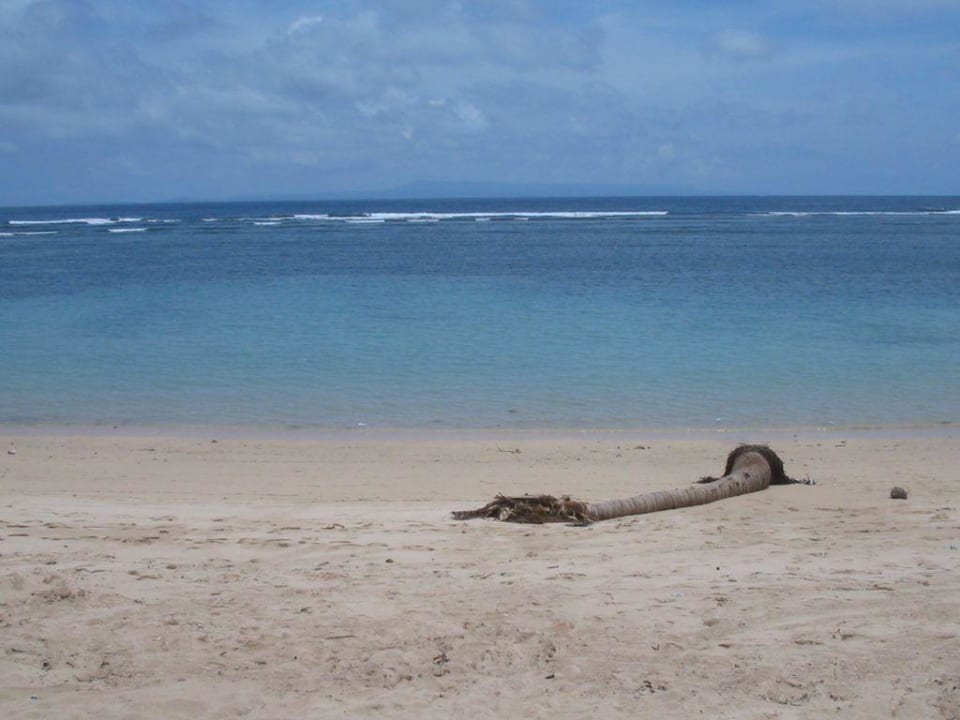 Am Strand Paradisus by Melia Bali