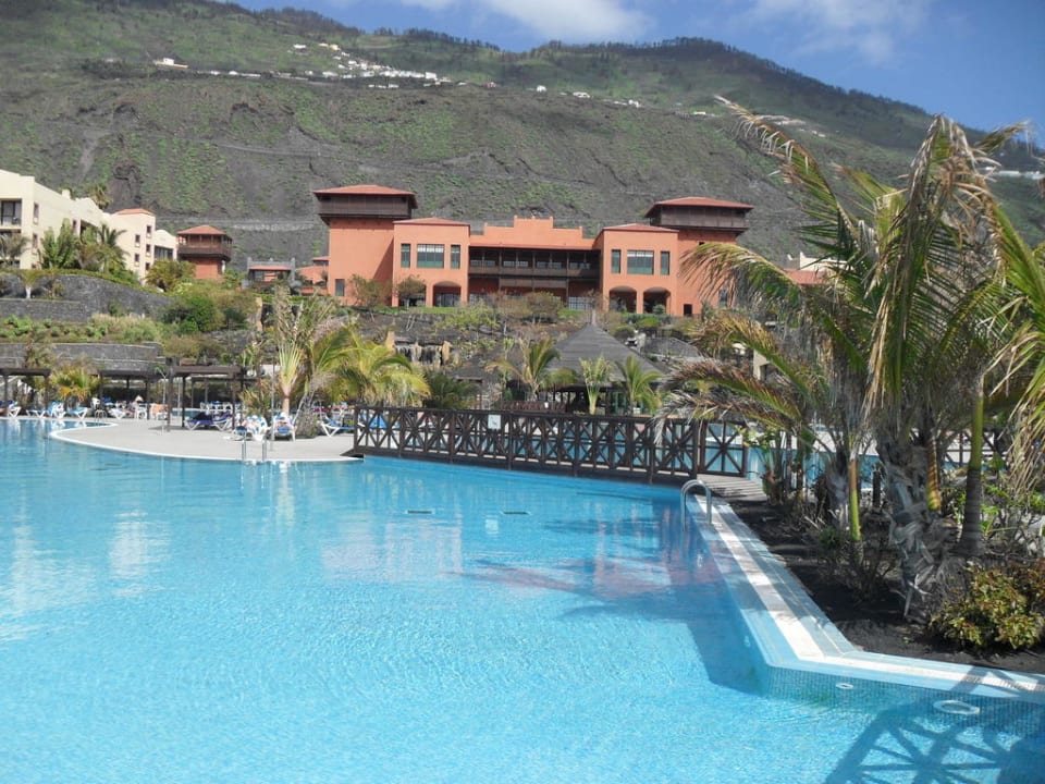 Haupthaus vom Pool aus La Palma Princess