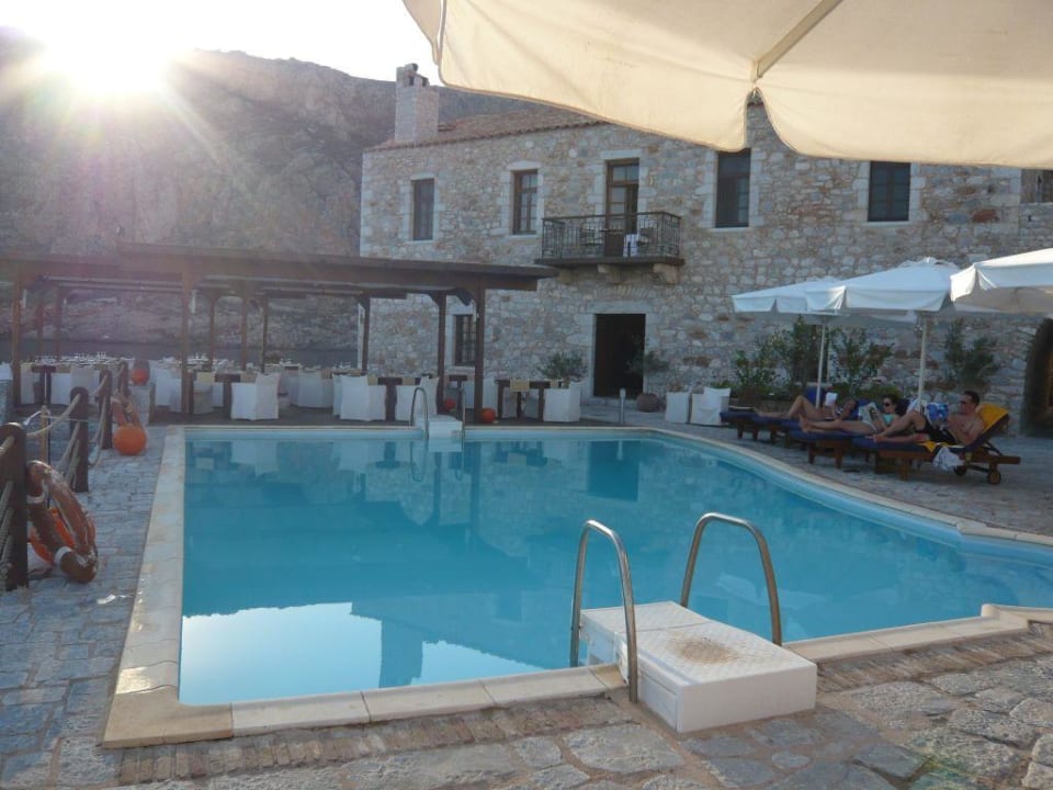 Pool Hotel Kyrimai