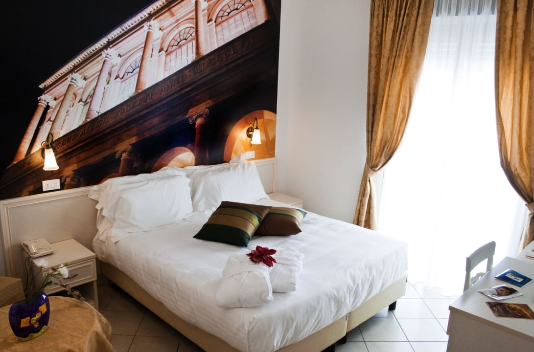 Room nr 412 "Teatro GAlli" Hotel Sovrana