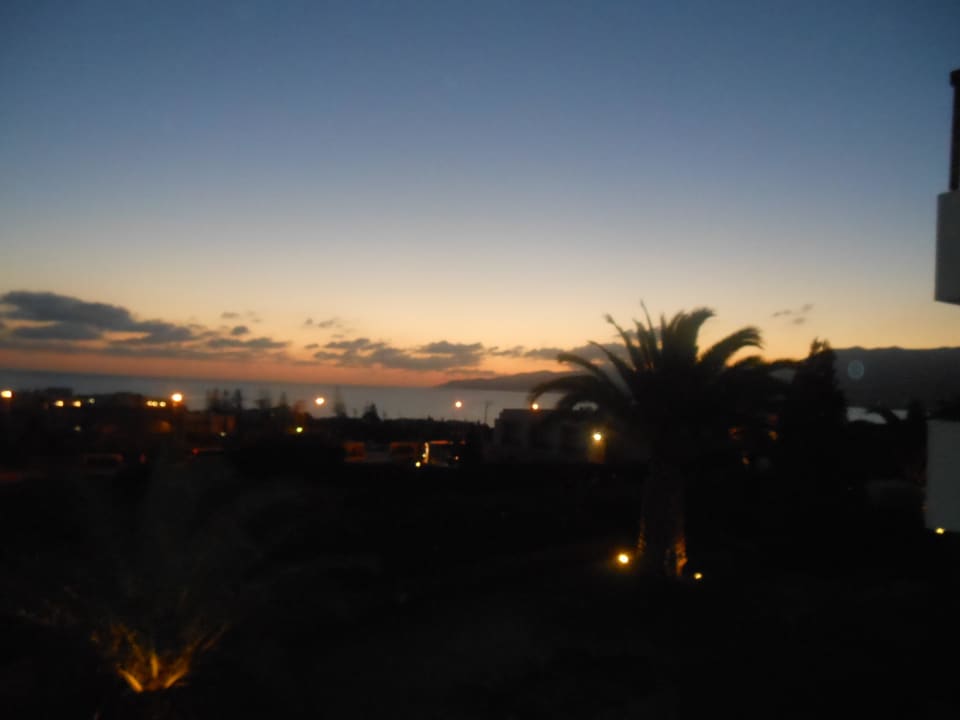 Wschód słońca widziany z pokoju Grand Hotel Holiday Resort