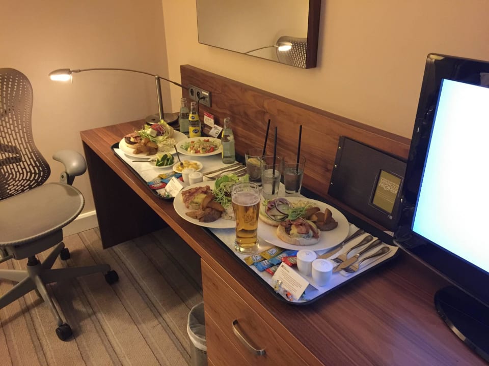 Restaruant closed on 2 nights in row :( Hilton Garden Inn Kraków