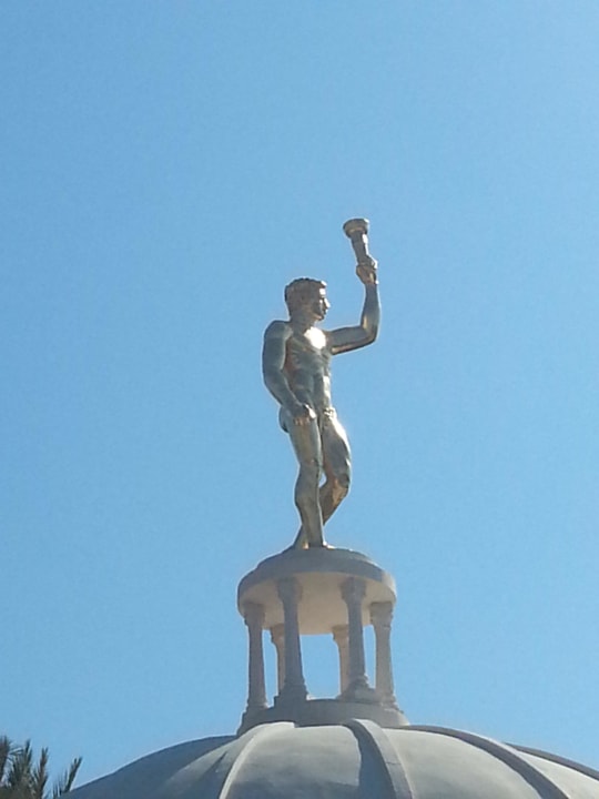 Figur auf dem Museum, echt vergoldet Hotel Yetkin