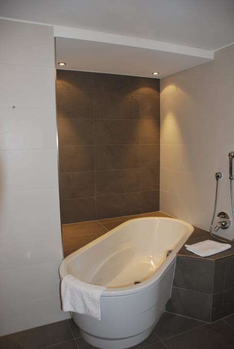 Witzig eingebaute Wanne Hotel Royal