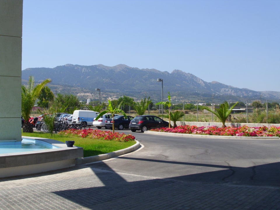 Ausblick ins Hinterland von Haupteingang Astir Odysseus Kos Resort & Spa