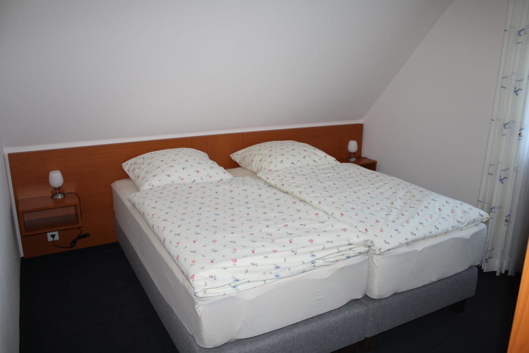 Zimmer 4, Boxspringbett 1,80m x 2,00 m Pension Engelmann