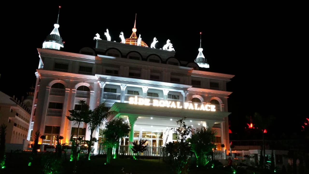 Hotel bei Nacht Side Royal Palace Hotel & Spa