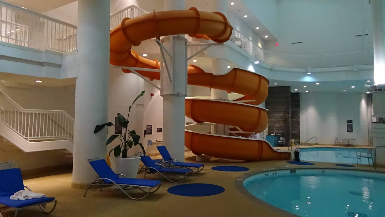 Pool... Hilton Niagara Falls / Fallsview Hotel & Suites