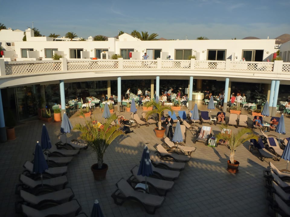 Pool in der Morgensonne Hotel Las Costas